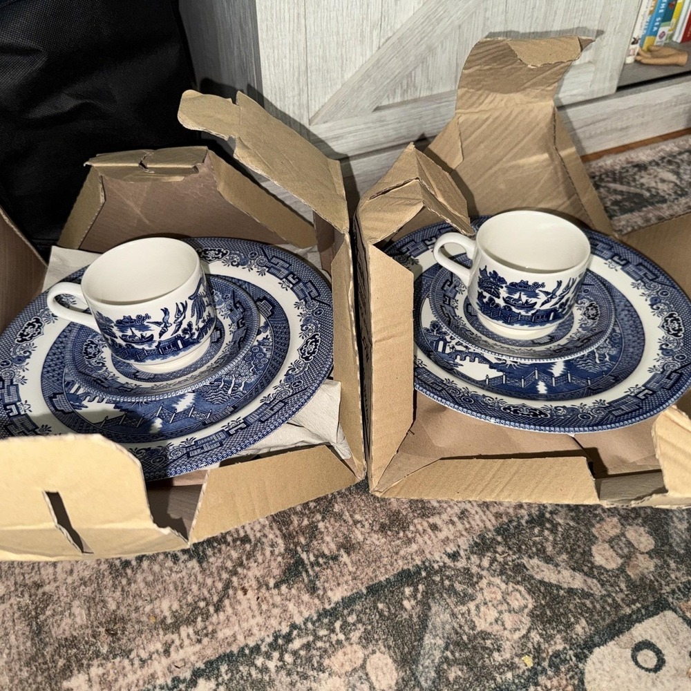 NIB Blue Willow 3 Piece 10" Dinner Plate Set Tea Cup Saucer Churchill 2 SETS
